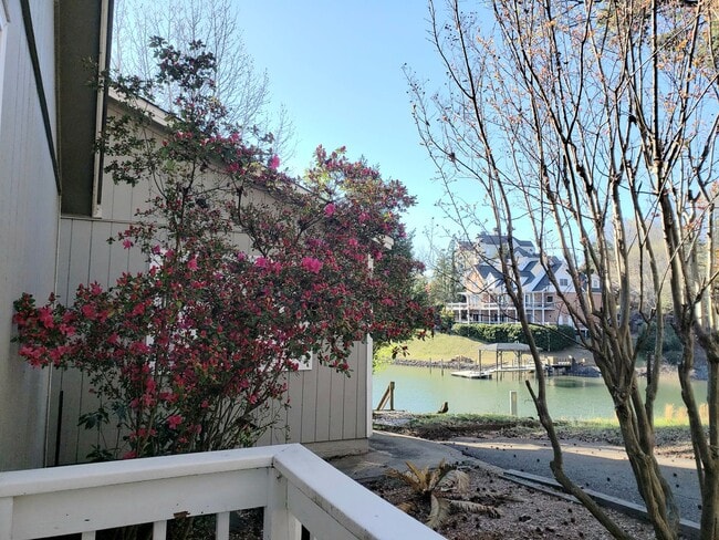 Building Photo - Enjoy Lakefront Luxury Year Round! $250 Off First Full Month's Rent!