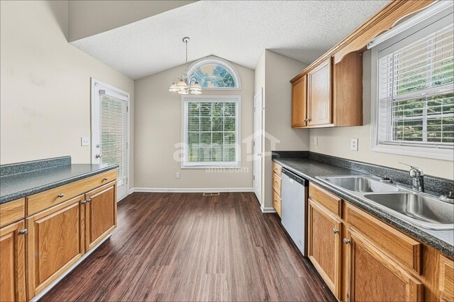 Photo - 172 Barrington Ln