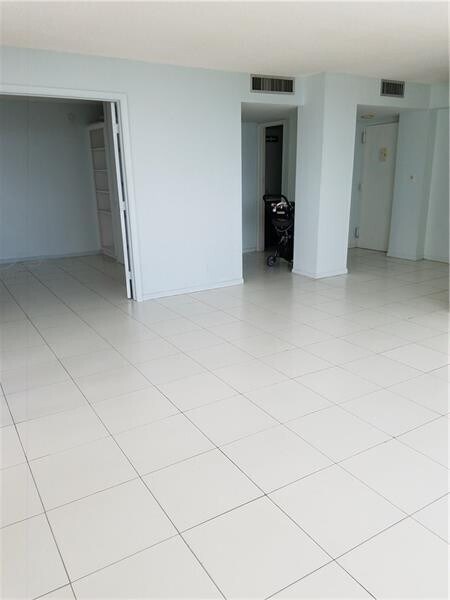 Photo - 111 Briny Ave Unidad 2011