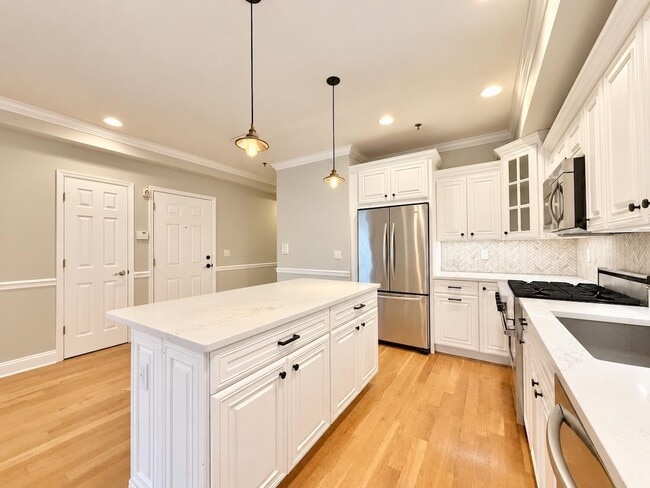514 Adams St Unit 4
