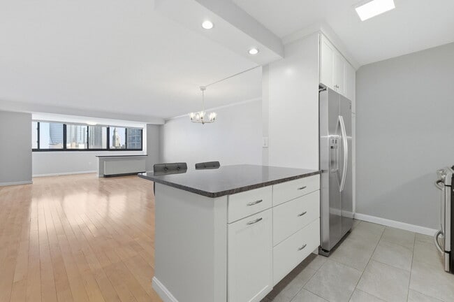 Photo - 9 Hawthorne Pl Unit 11J