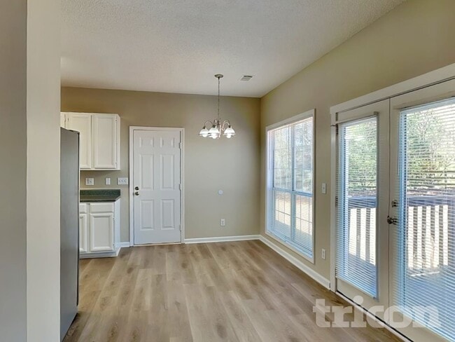 Photo - 313 Westchester Way