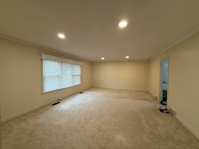 Photo - 825 Reynolds Rd