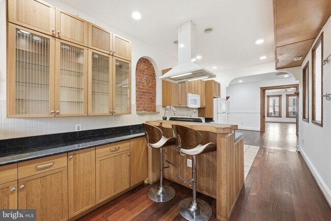 Photo - 1116 Monroe St NW