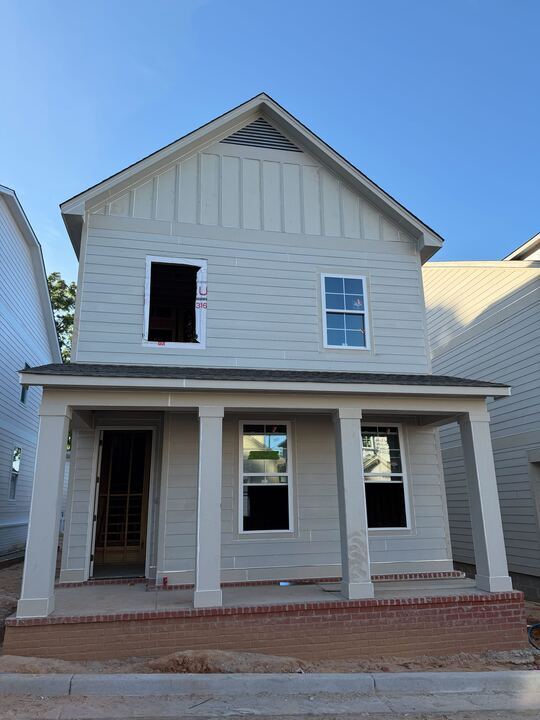 Photo - 305 Peony Pl