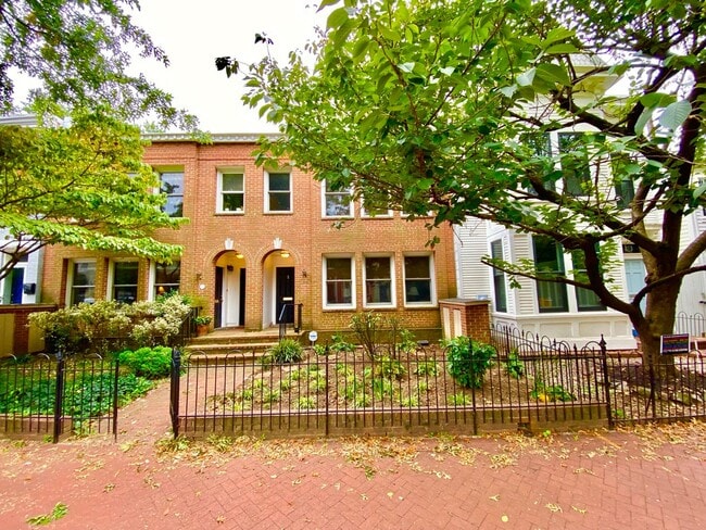 Building Photo - Captivating Capitol Hill Barracks Row Renovated 2 Bedroom Apt w/ Parking & Patio Unit 1
