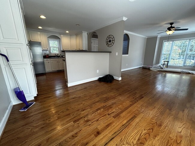 Photo - 200 Village Way