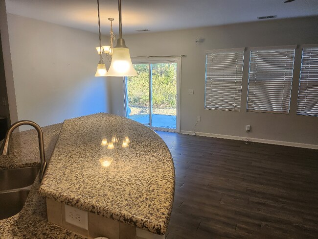 Building Photo - 401 Durants Neck Ln