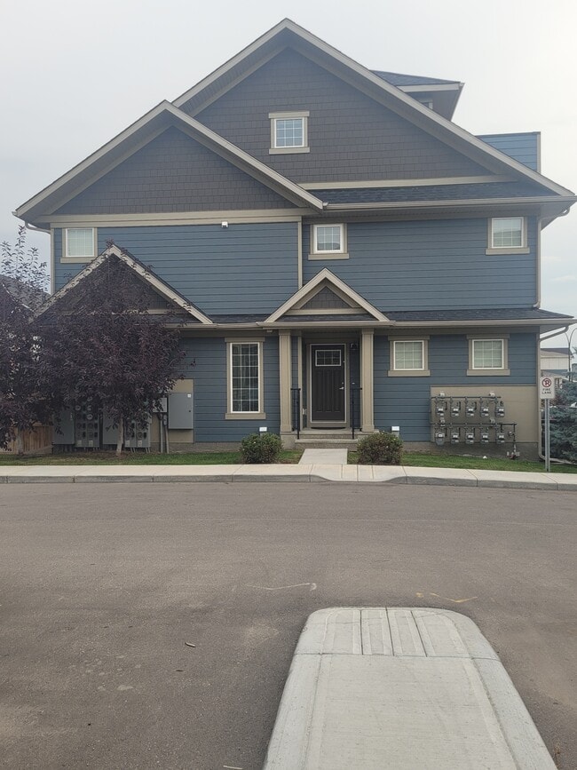 Photo - 429 Cranbrook Sq SE