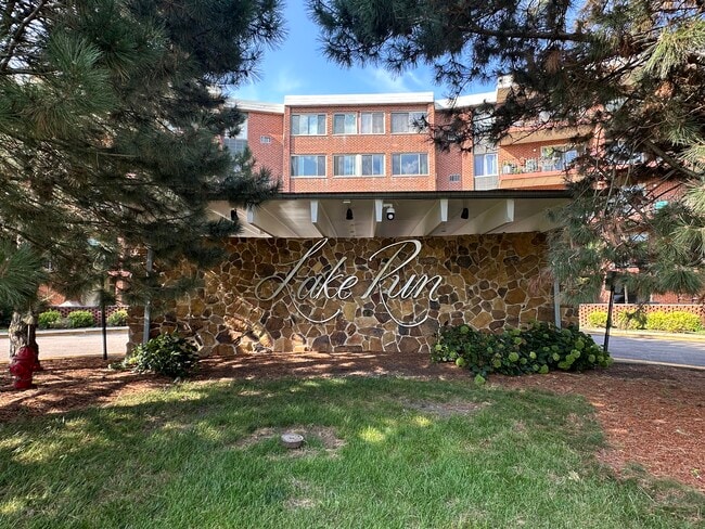 Building Photo - 16 E Old Willow Rd Unit 229S