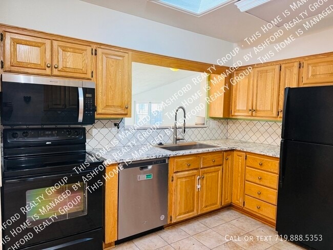 Photo - 303 Quebec St