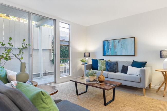 Photo - 811 York St Unit 131