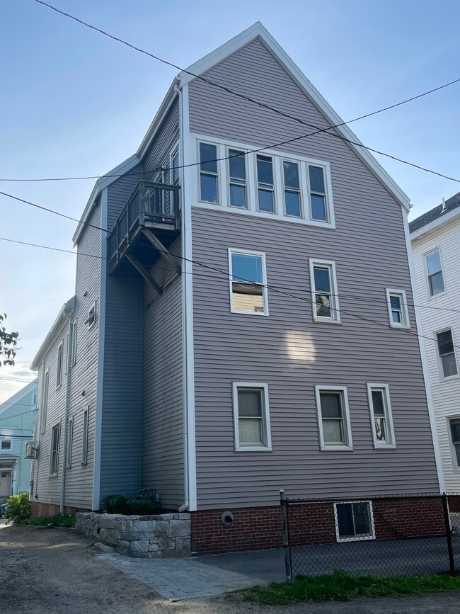 Late spring morning at 28 North, - 28 North St Unit 1