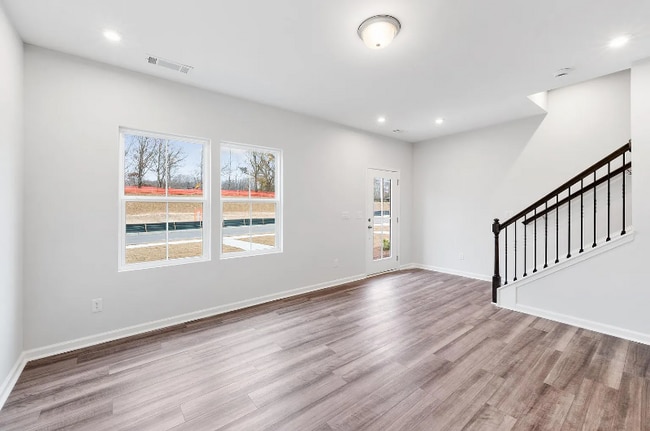 Photo - 809 Cameron Trl