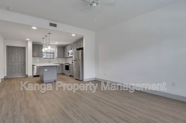 Photo - 630 NE 14th Ct Unidad 102