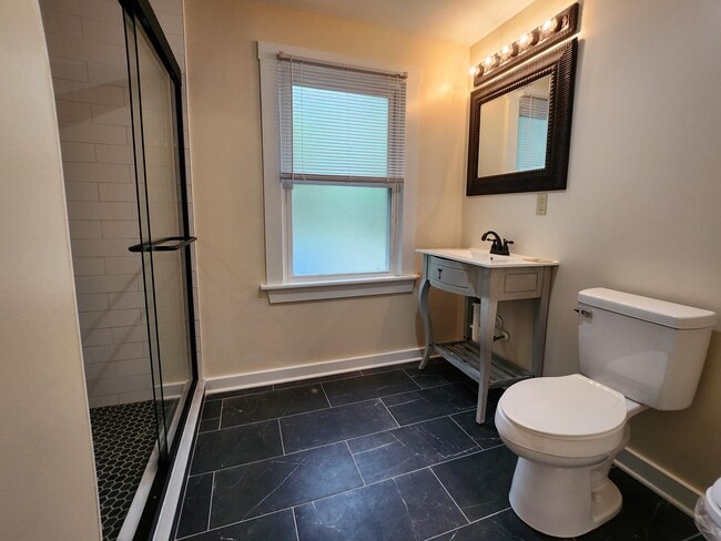 Building Photo - 142 Carlton Rd Unit B Rental
