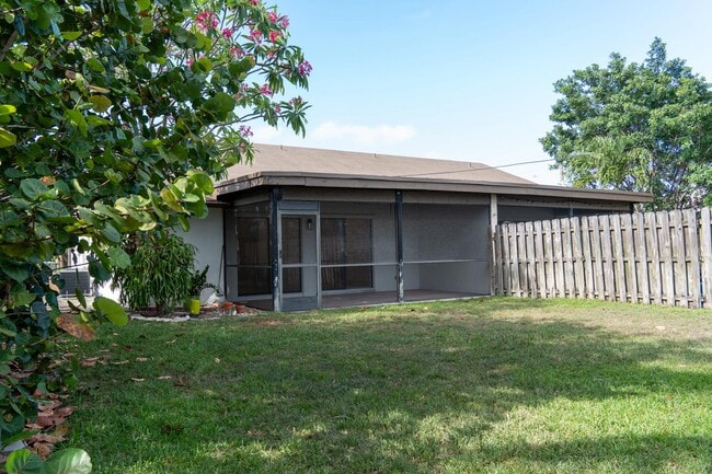 Photo - 230 SW 1st St