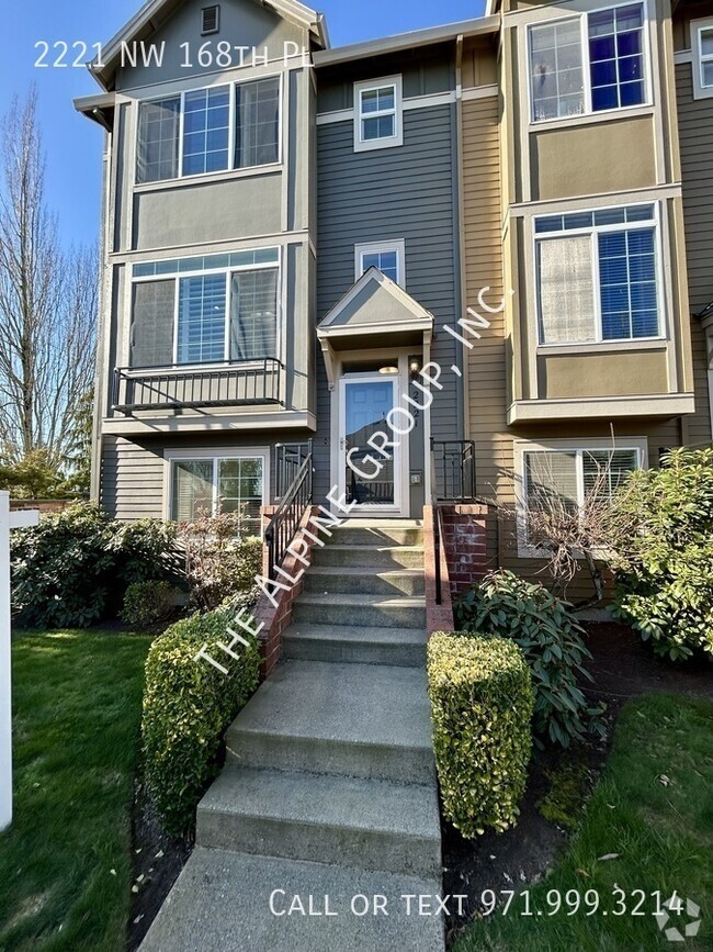 Building Photo - Beautiful Bethany Townhouse!