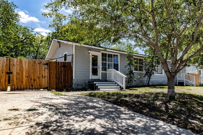 Photo - 2110 Jupiter St