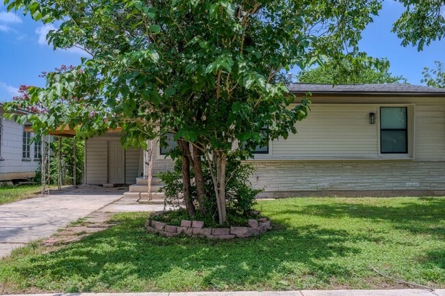 Building Photo - 823 La Manda Blvd