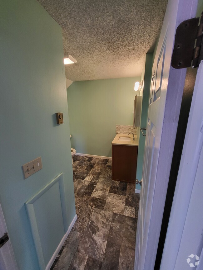Building Photo - 53 Platt St Unit Apt #2