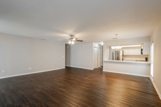 Photo - 814 Settlers Rd