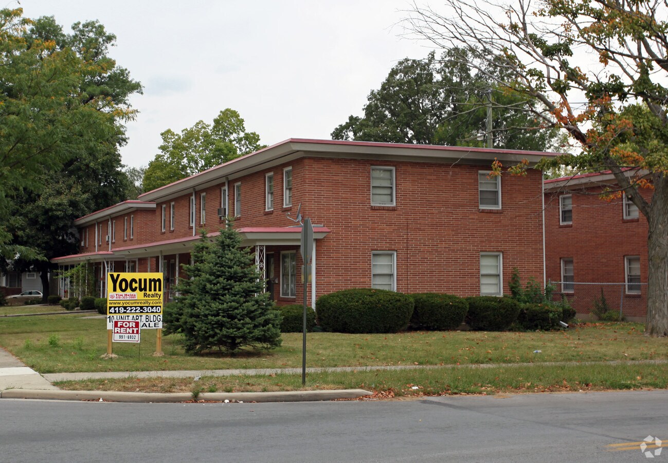 Photo - 1100 W Elm St Apartments