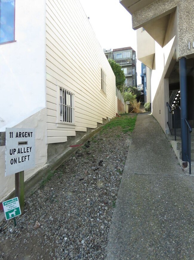 Photo - Hidden Gem with Outrageous Views - 1 Bedroom w/ Parking Unit 2