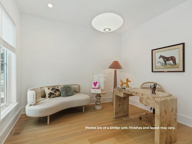 Photo - 14 White Barns Ln