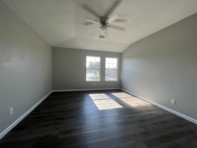 Photo - 19451 Nasworthy Dr