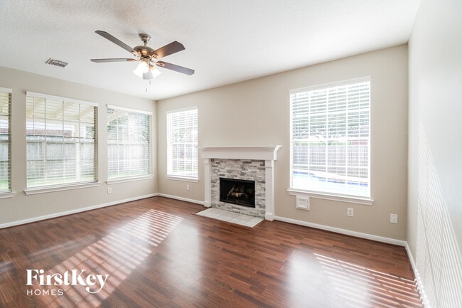 Photo - 1816 Oak Lake Cir