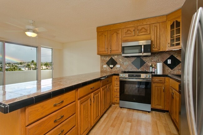 Photo - 3 bed, 2 bath, 1 parking in Waikiki with D...