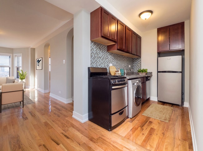Photo - 556 W Arlington Pl