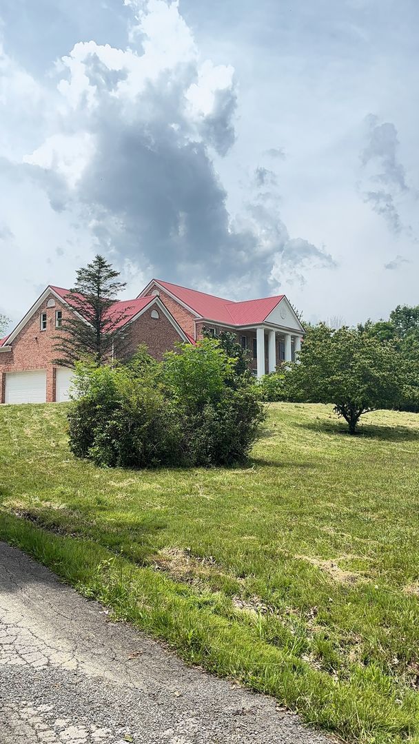 Building Photo - Magnificent 5-Bedroom Private Estate in Bu... Rental
