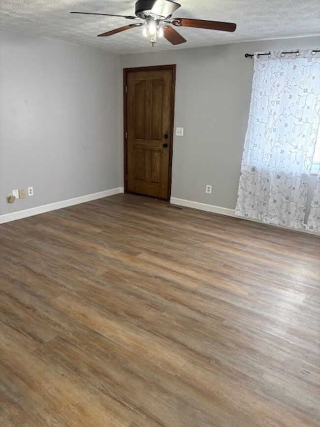 Photo - 3 Bedroom, 1 1/2 Bath Home in Huber Heights