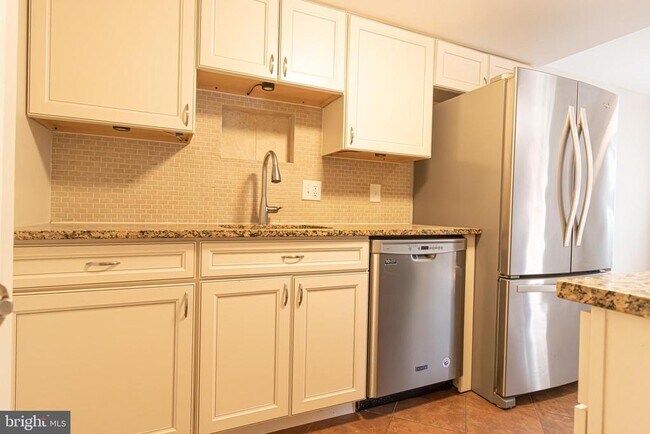 Photo - 6558 Gildar St