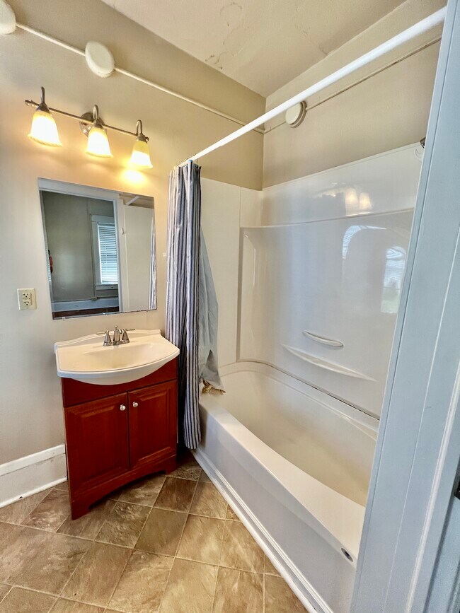 Photo - 145 Lorentz St