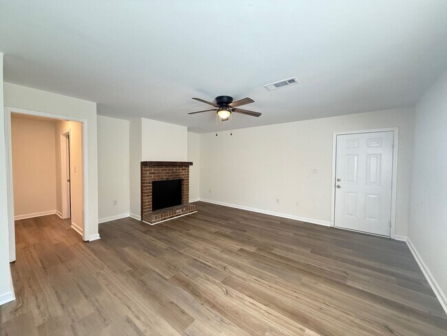 Photo - 1615/1617 Cedar Shoals Dr Unit 1615