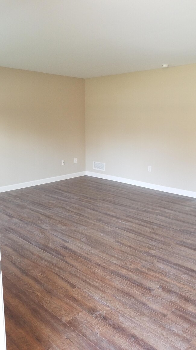 Photo - 1469 Village Circle Dr