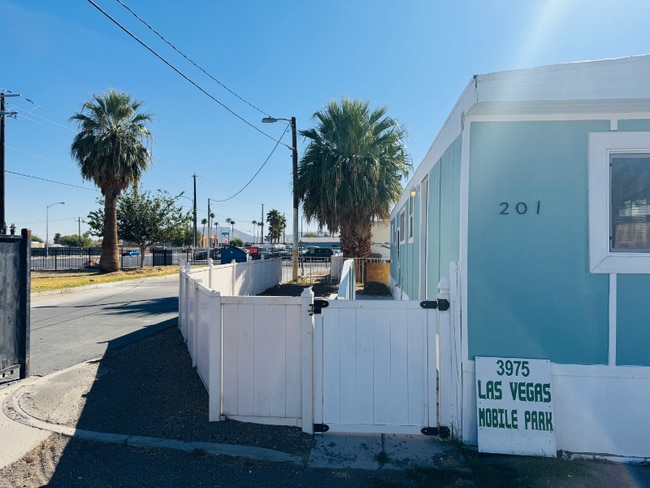 Building Photo - 3795 E Lake Mead Blvd Rental