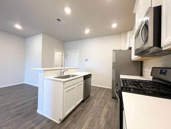 Photo - Newly Established Town Home in Redmond, OR!!