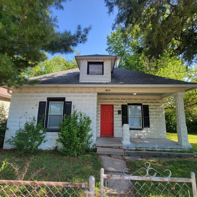 Building Photo - Westside 5BR/2BA House w/Fenced-In Yard!