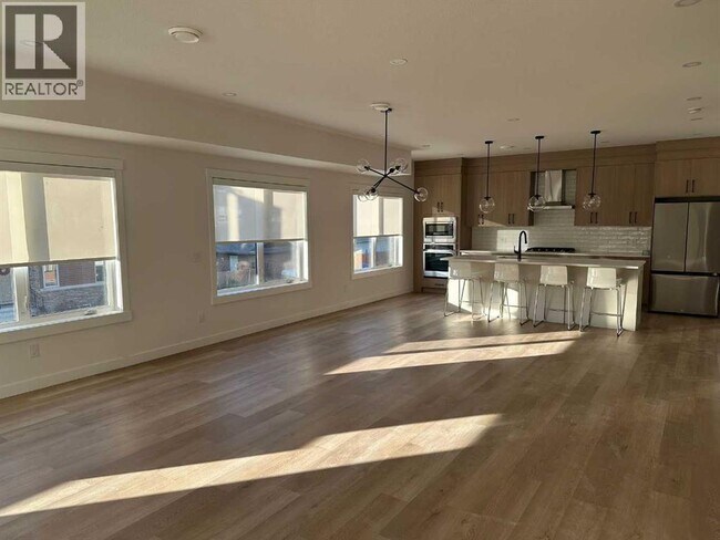 Photo - 4744 Bowness Rd NW
