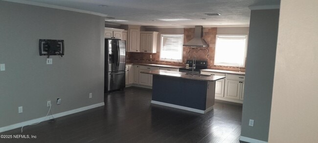 Photo - 2724 Lexington Dr