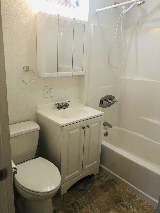 Photo - *683-685 High St Unit *683 High St