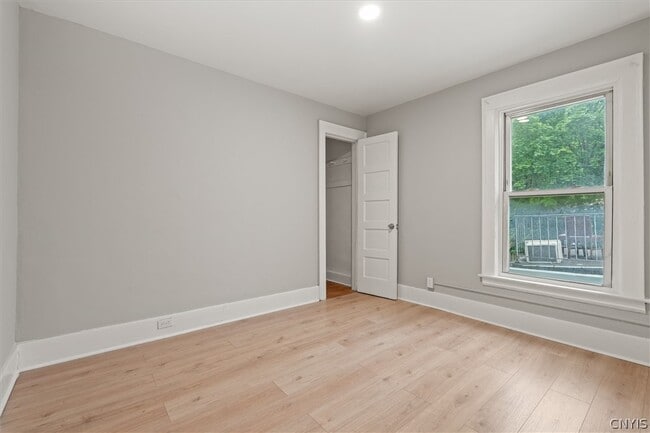 Photo - 712 Oak St