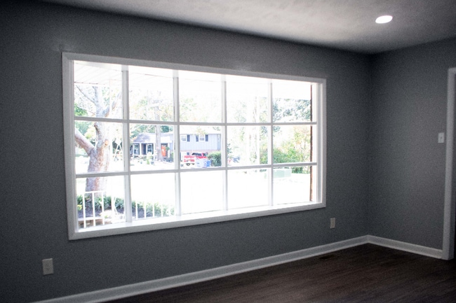 Photo - 5704 Selkirk Pl