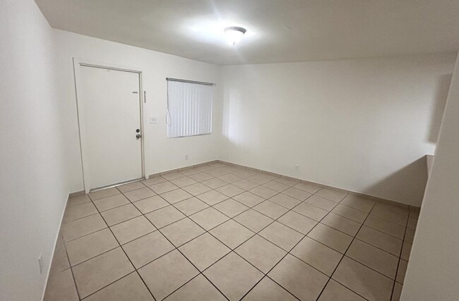 Photo - 2000 Springdale Blvd Unit 3a