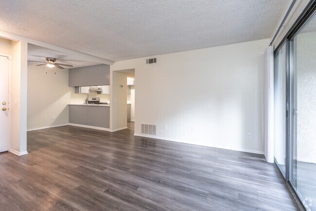 1BR, 1BA - 750SF - Living Room