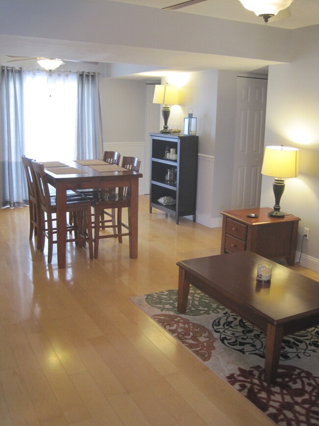 Dining room - 9073 W Swan Cir Unidad 9073